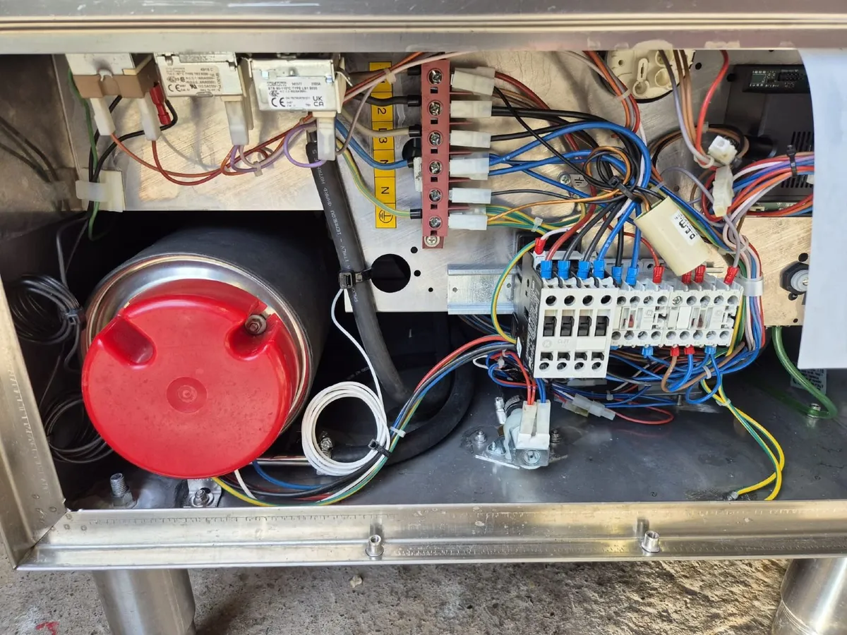 Kromo 110 Pass through Dishwasher - Image 2