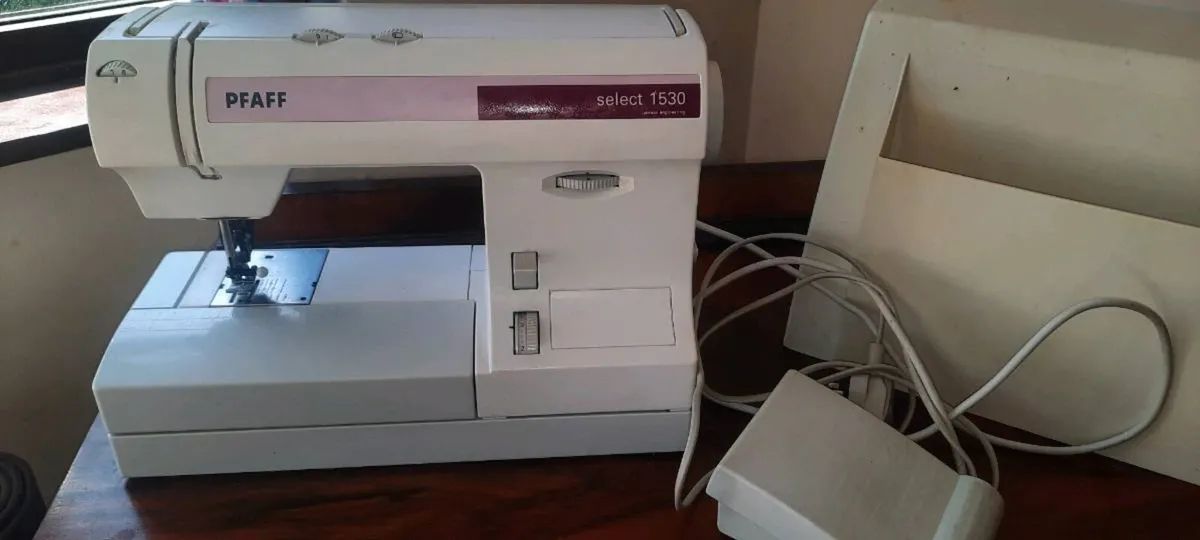 Sewing Machine PFAFF select1530 - Image 1