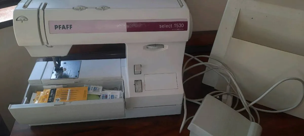 Sewing Machine PFAFF select1530 - Image 2