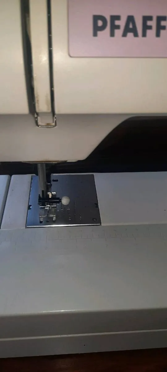 Sewing Machine PFAFF select1530 - Image 4