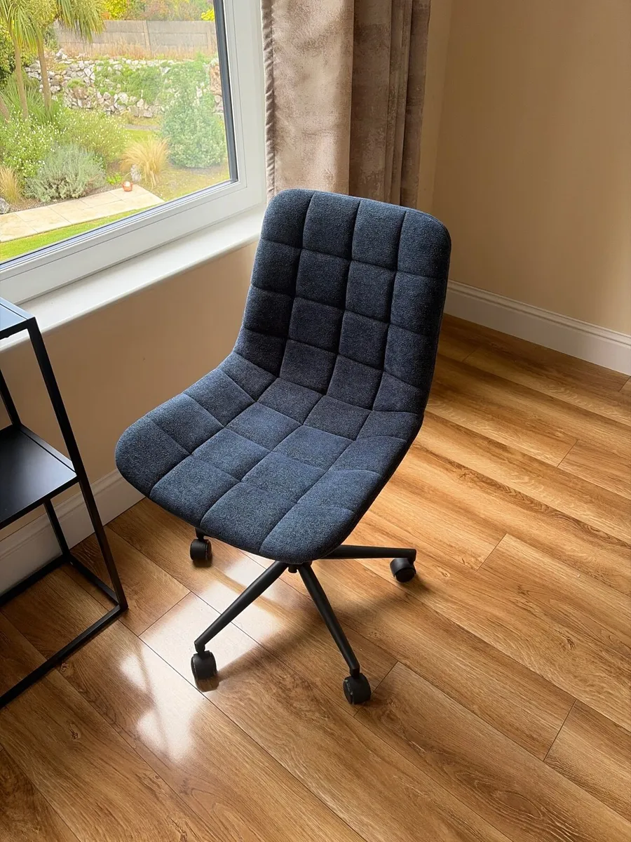 Office chair - Image 1