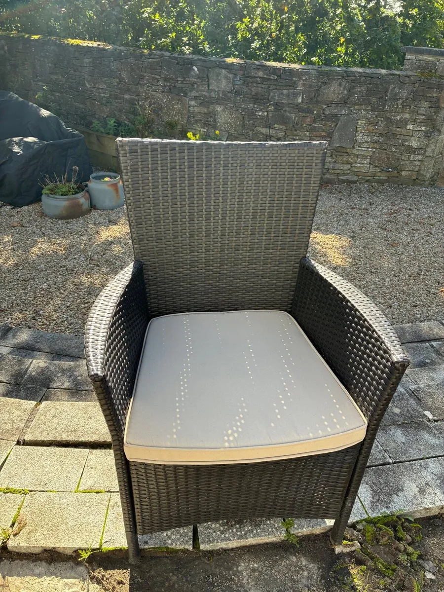 8 seater outdoor dining set - Image 3