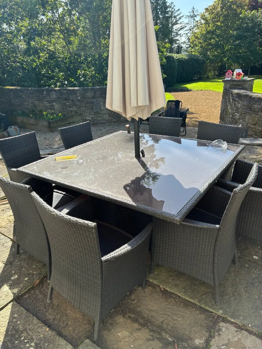8 seater outdoor dining set - Image 1