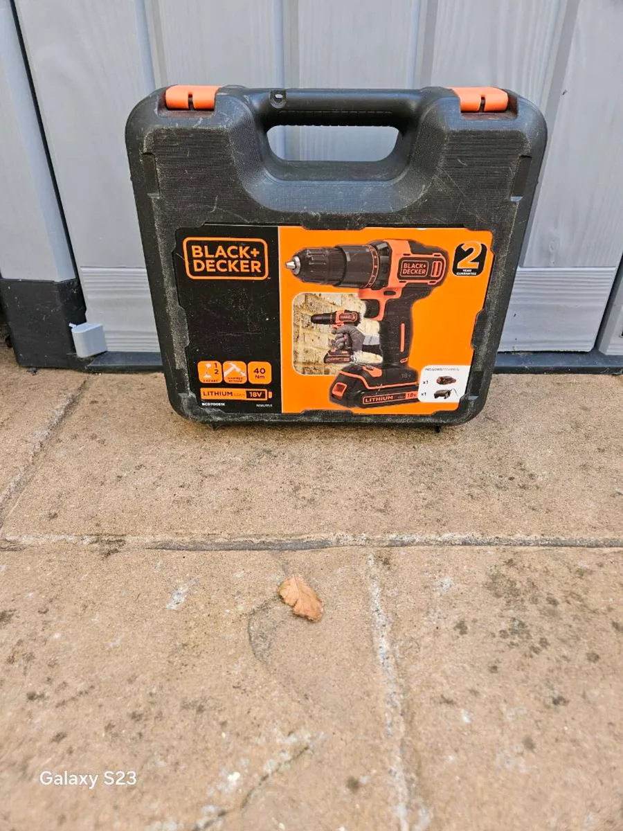 BLACK & DECKER DRILL - Image 1
