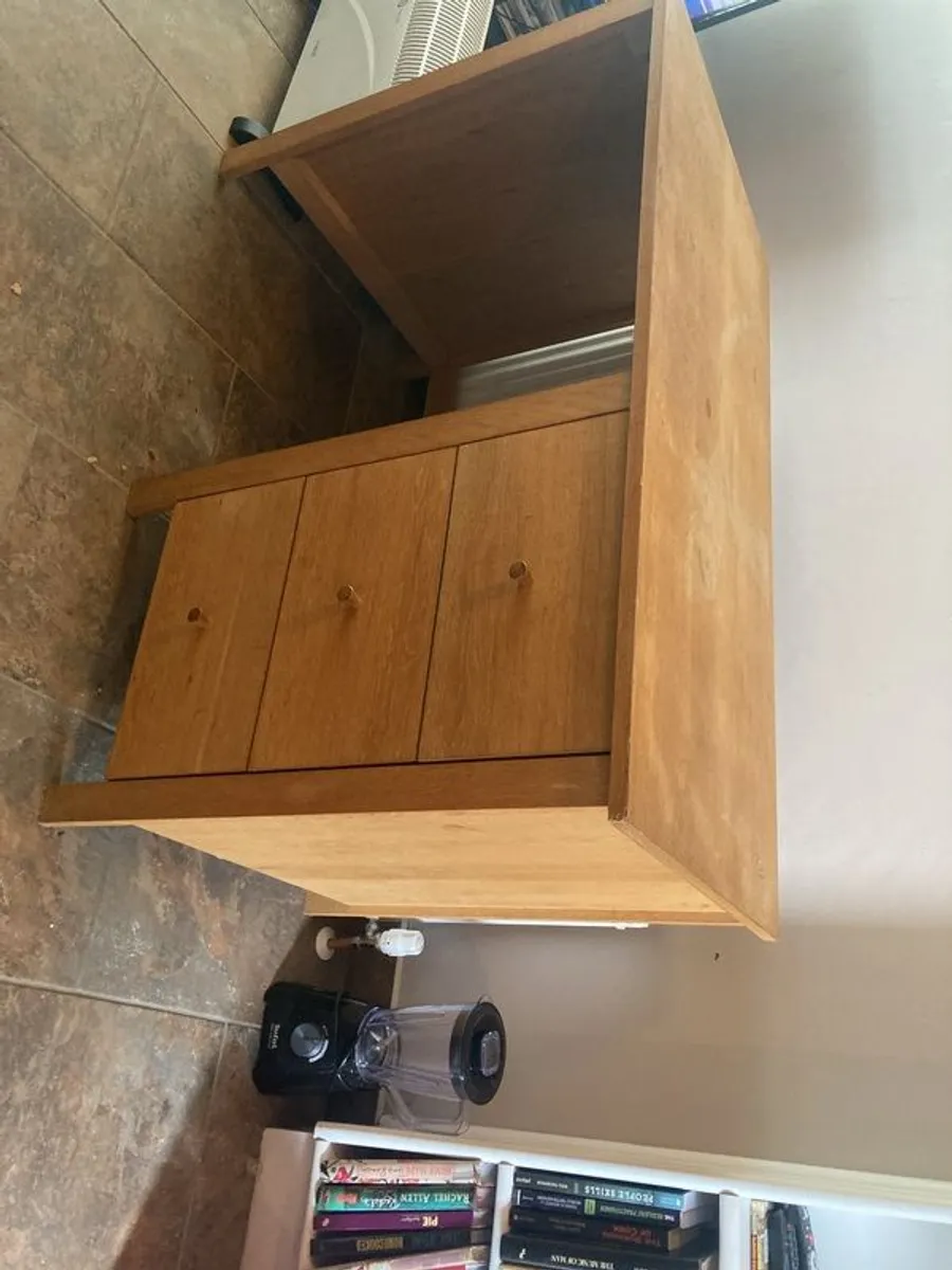 Free - desk - Image 1