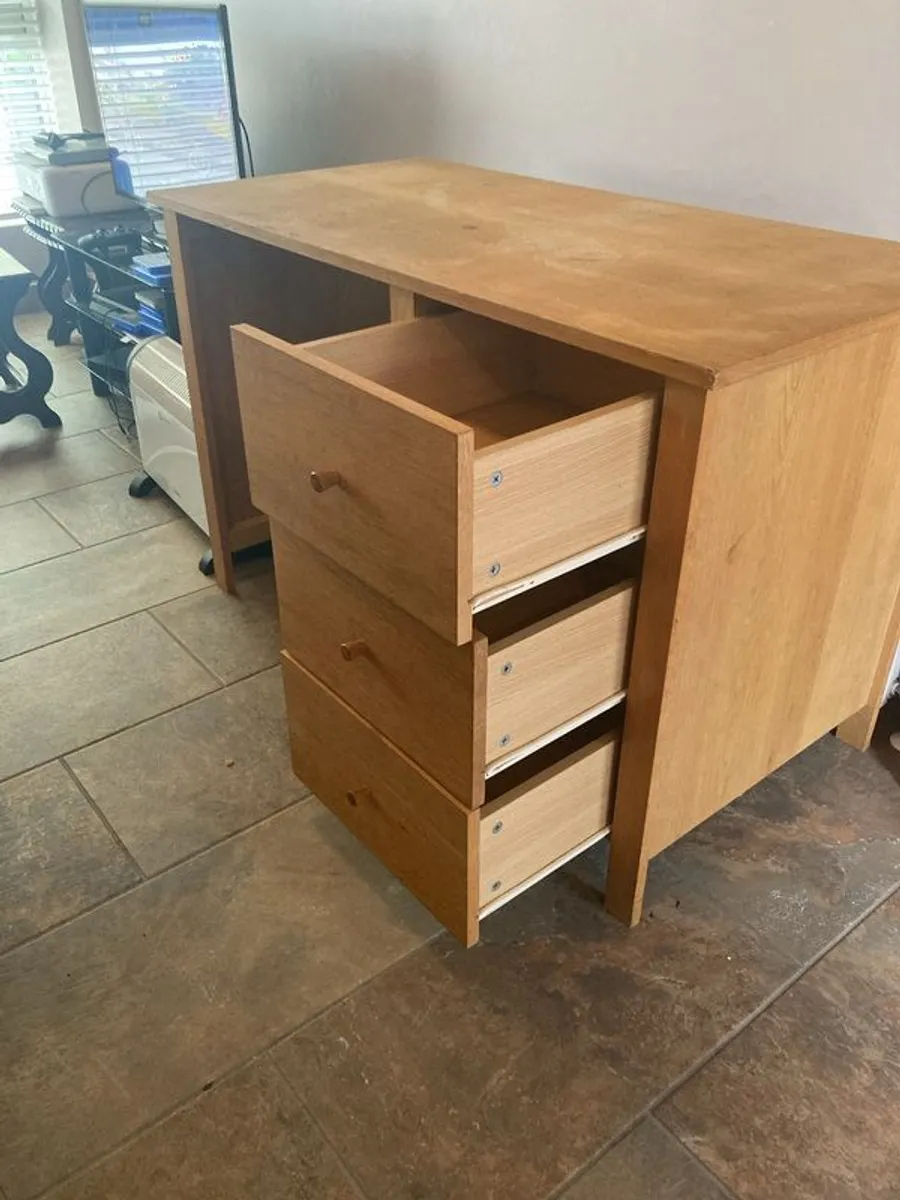 Free - desk - Image 3