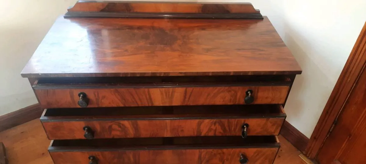 Vintage walnut veneer chest of drawers - Image 4