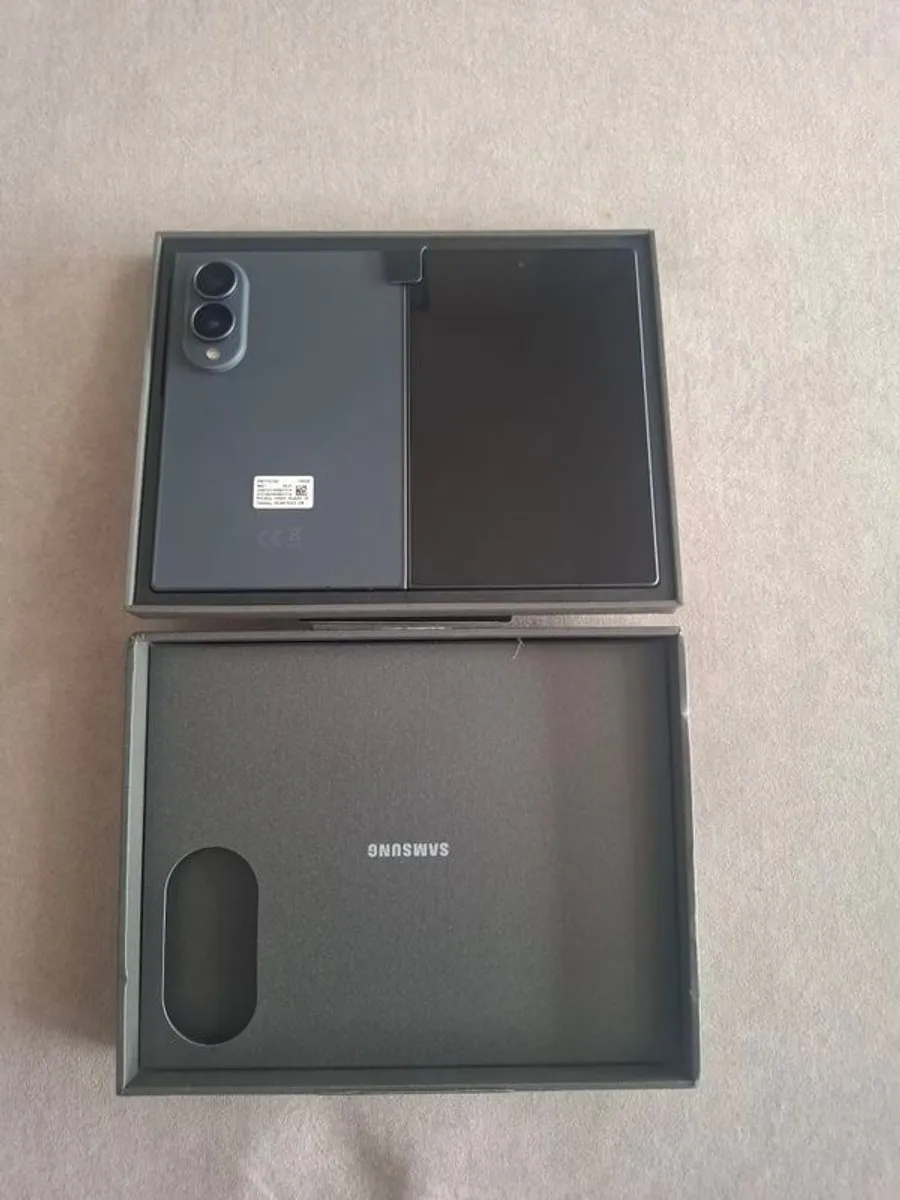 Samsung galaxy z fold 8 - Image 2