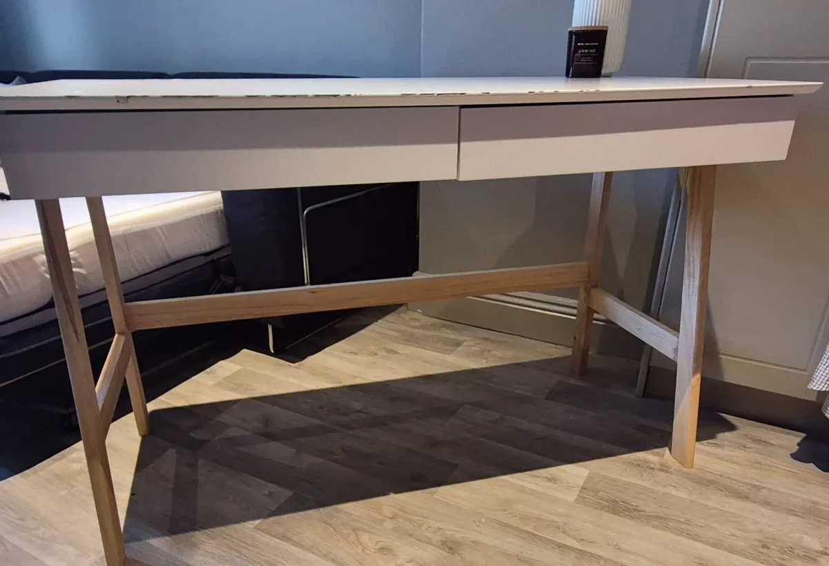 Desk - Image 3