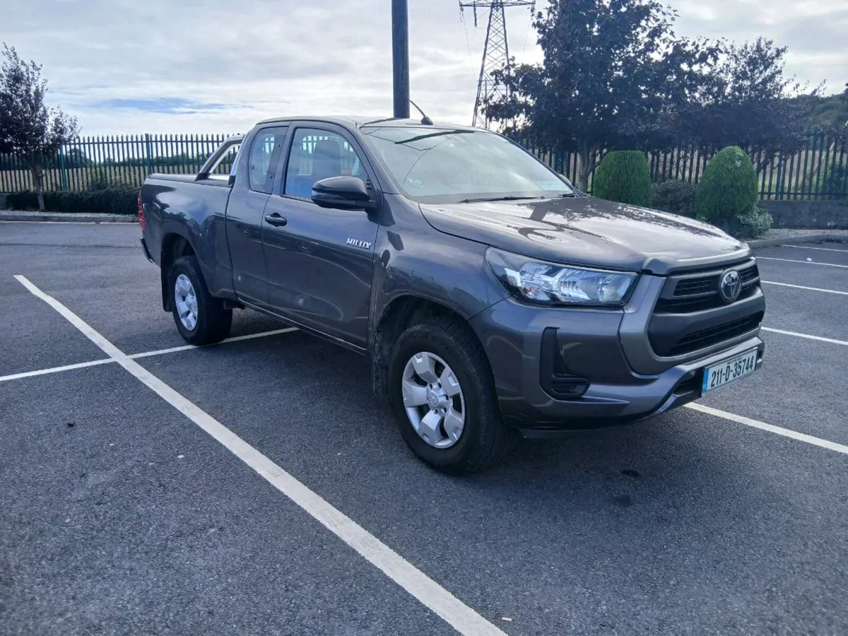 Toyota Hilux 221 - Image 2