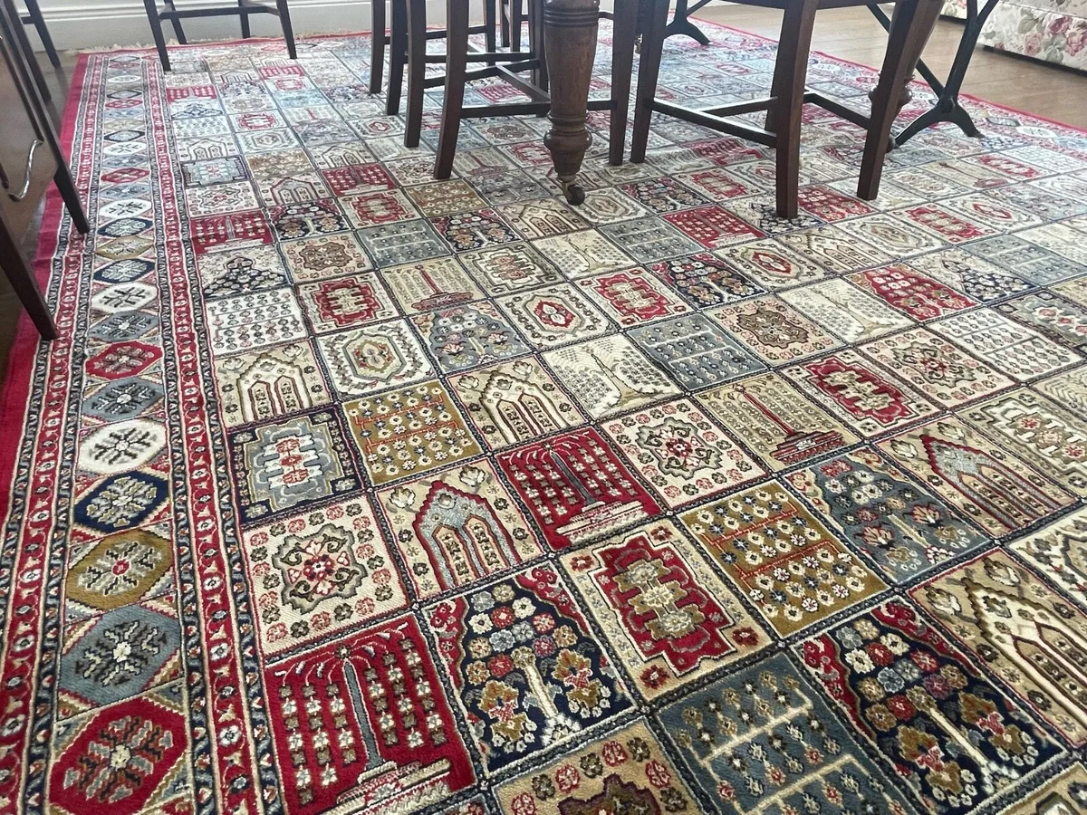 Rug/Carpet with traditional P.ersian panel design - Image 3