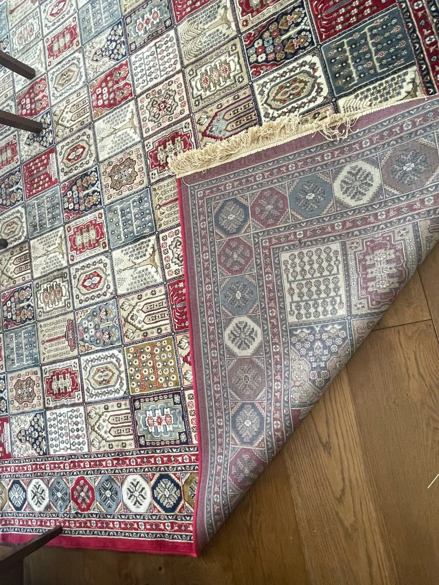 Rug/Carpet with traditional P.ersian panel design - Image 4