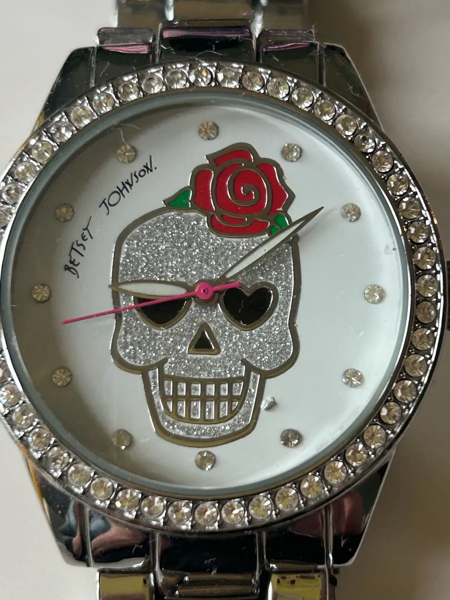 Betsy Johnson metal strap skull motif watch - Image 1
