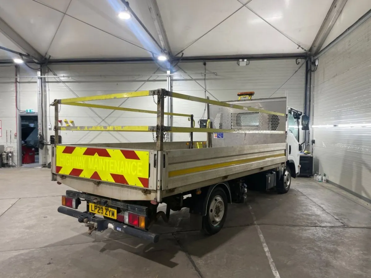 2023 Isuzu Grafter Dropside Van - Image 4