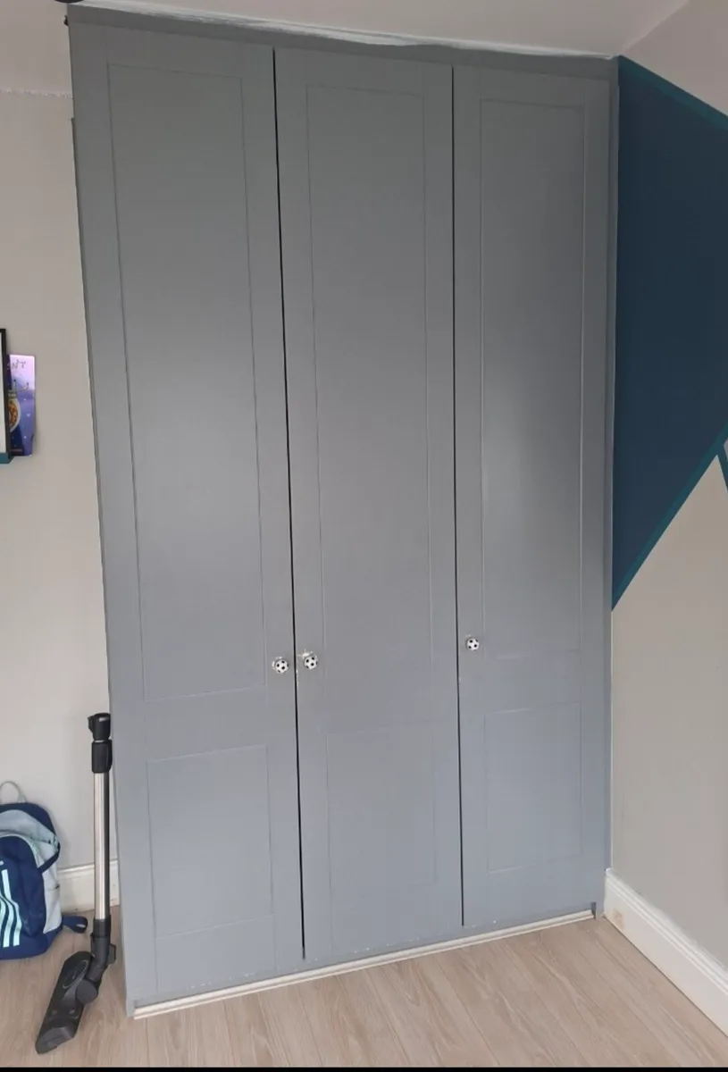 Painted fitted wardrobes - Image 1