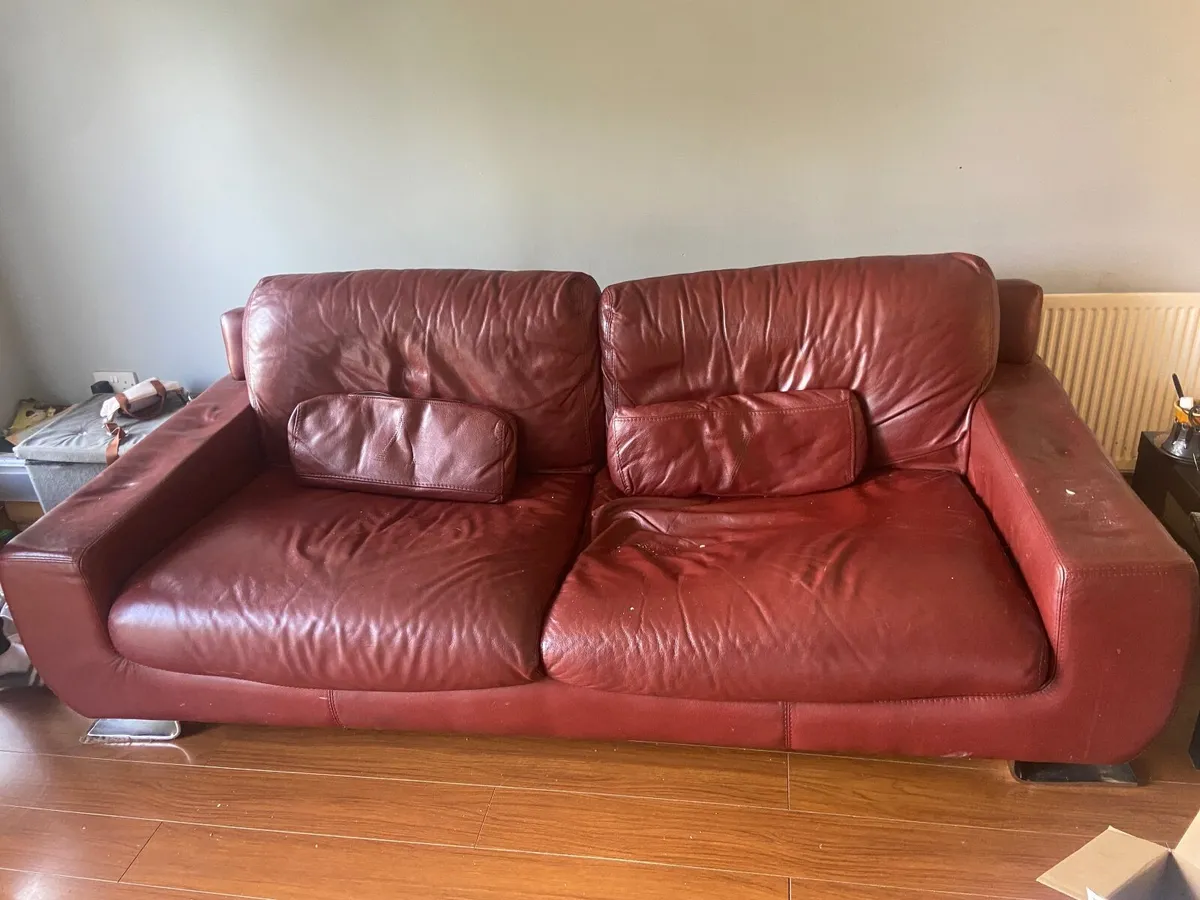 Couch For FREE - Image 3