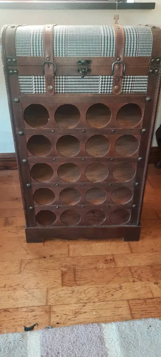 Trunk style wine rack - Image 1