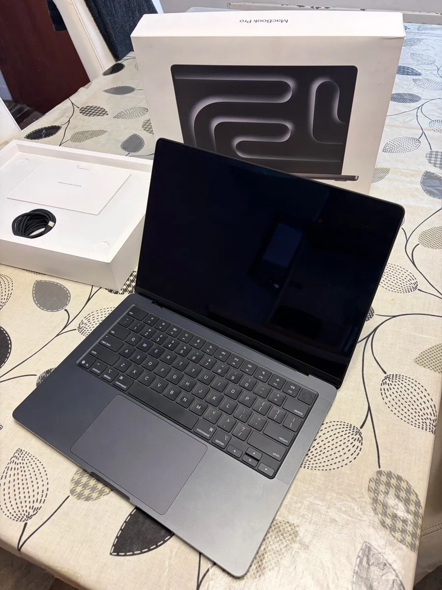 MacBook Pro M5 14.2” (2025) - Image 1