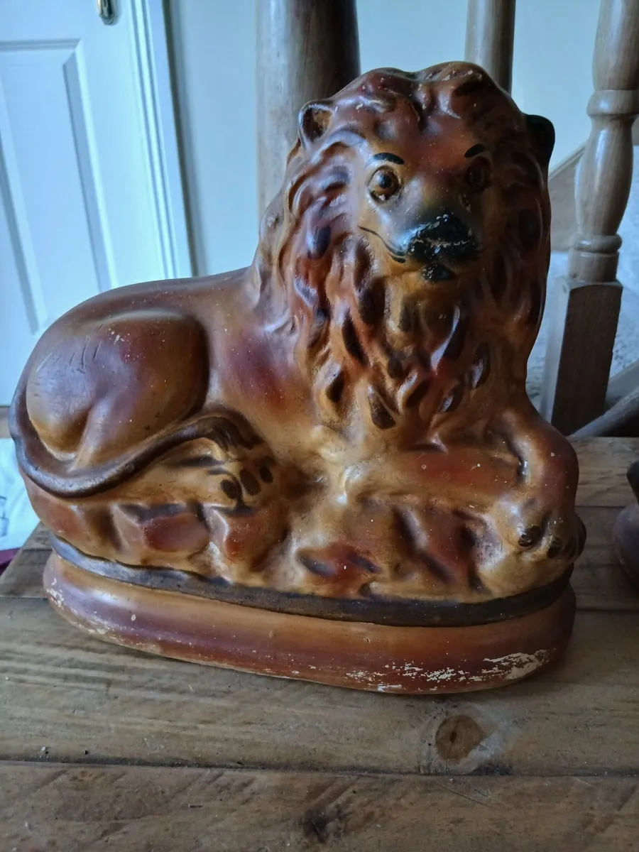 Pair of decorative lions - Image 3