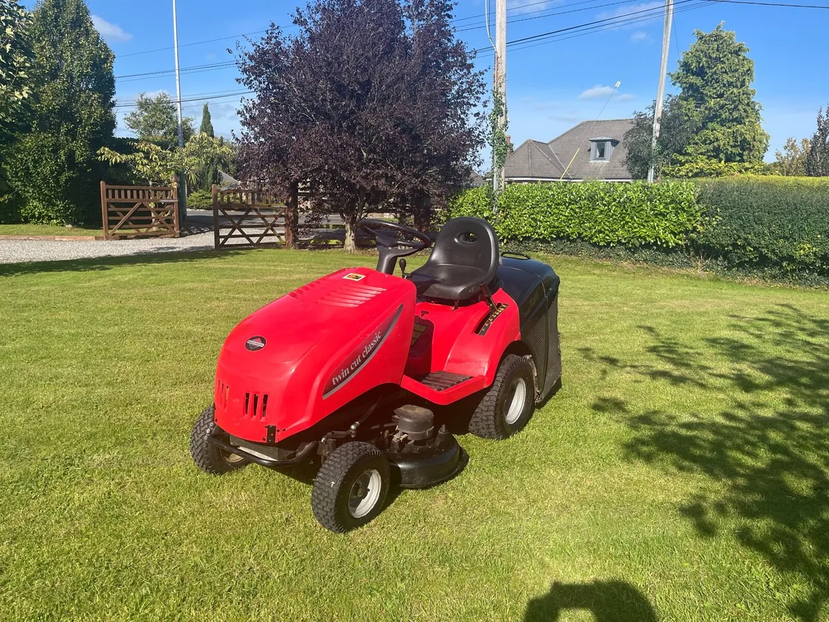 Castle Garden Twin-Cut Lawnmower - Image 2