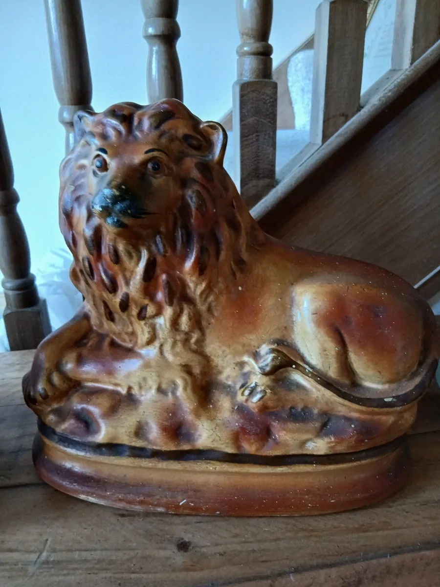 Pair of decorative lions - Image 2