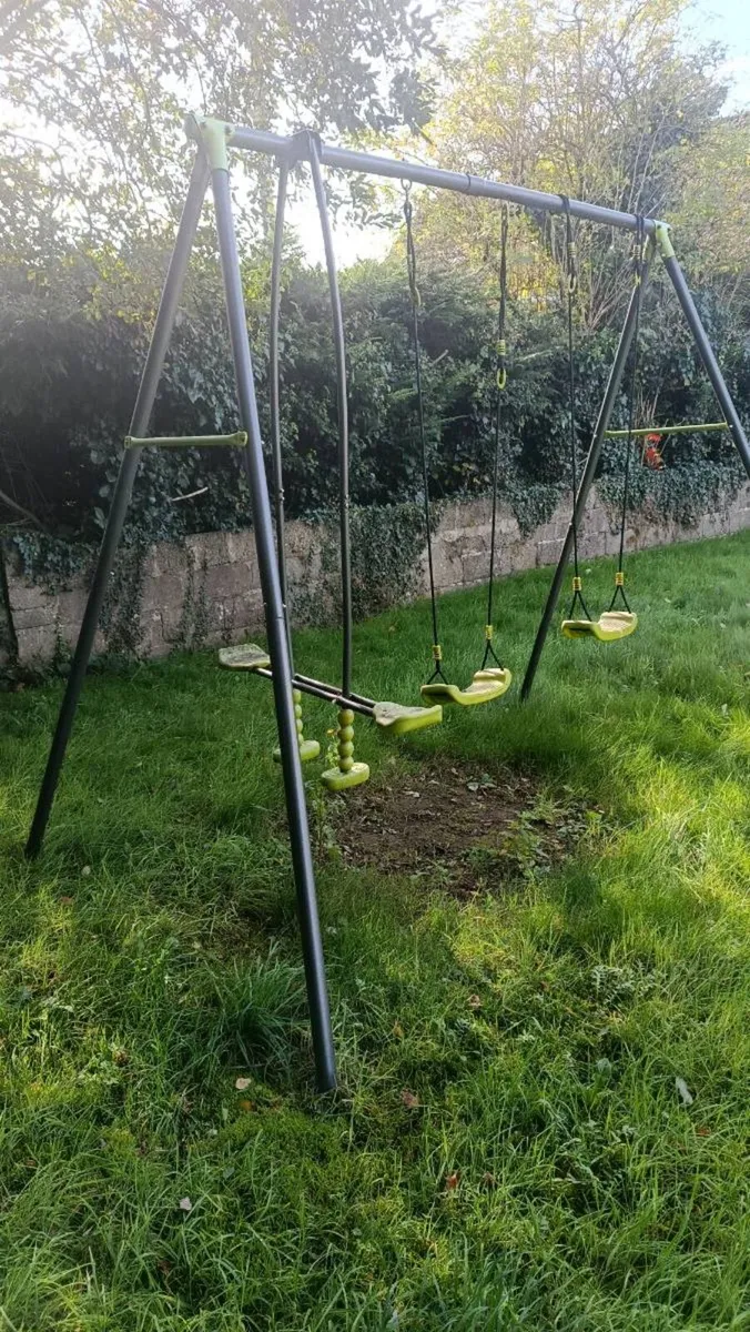 Swing set - Image 2