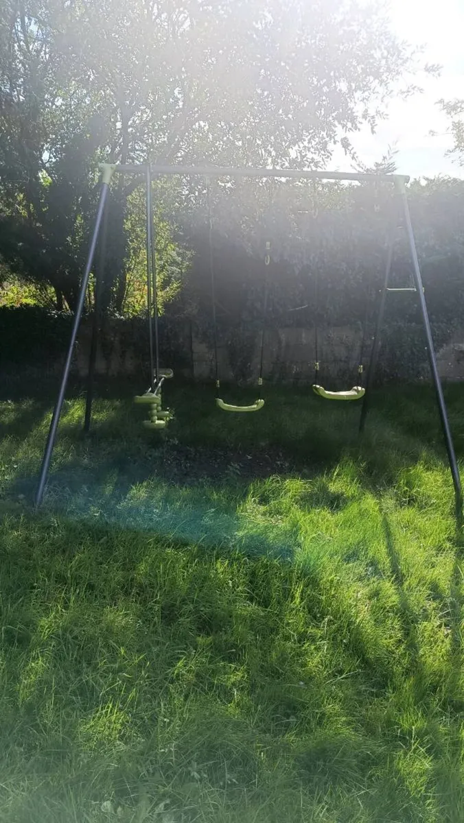 Swing set - Image 1
