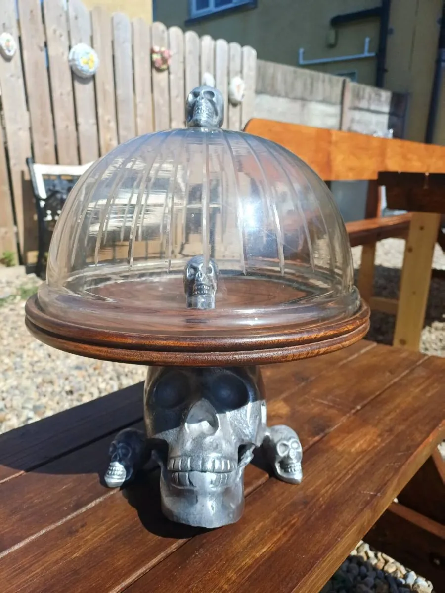Vintage Gothic Style Cake Stand - Image 1