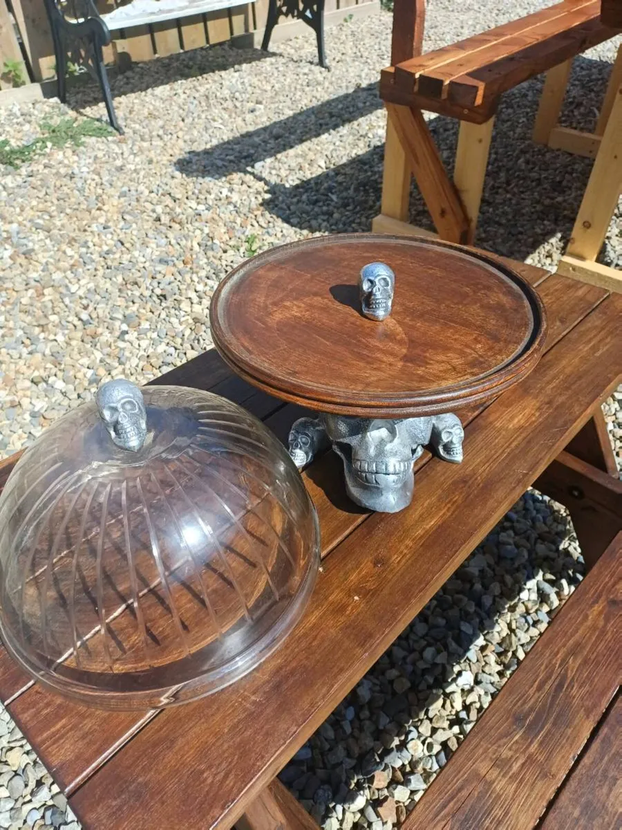 Vintage Gothic Style Cake Stand - Image 2