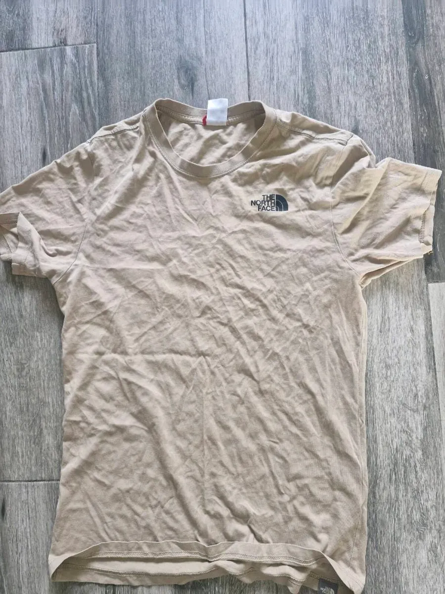 The north face Tshirt - Image 1