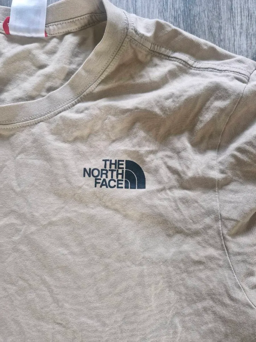 The north face Tshirt - Image 2