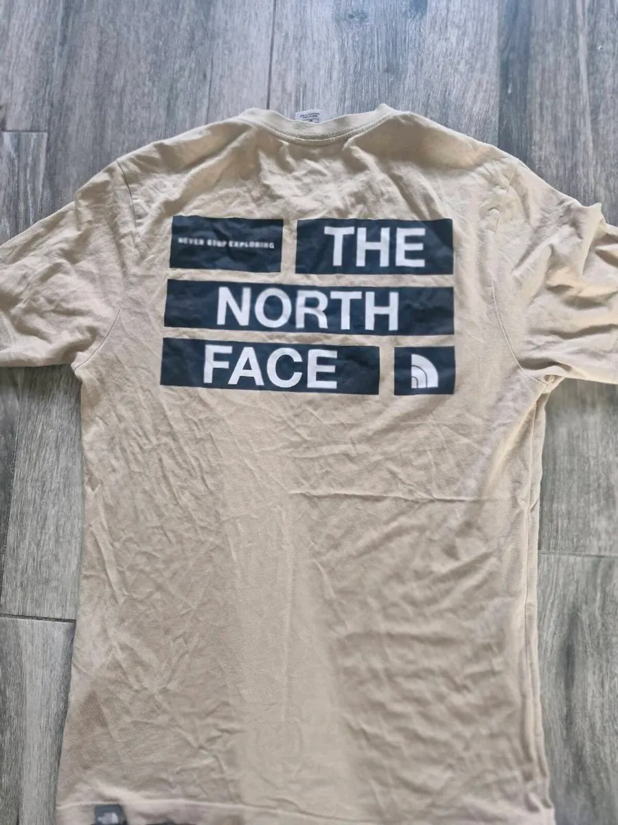 The north face Tshirt - Image 3