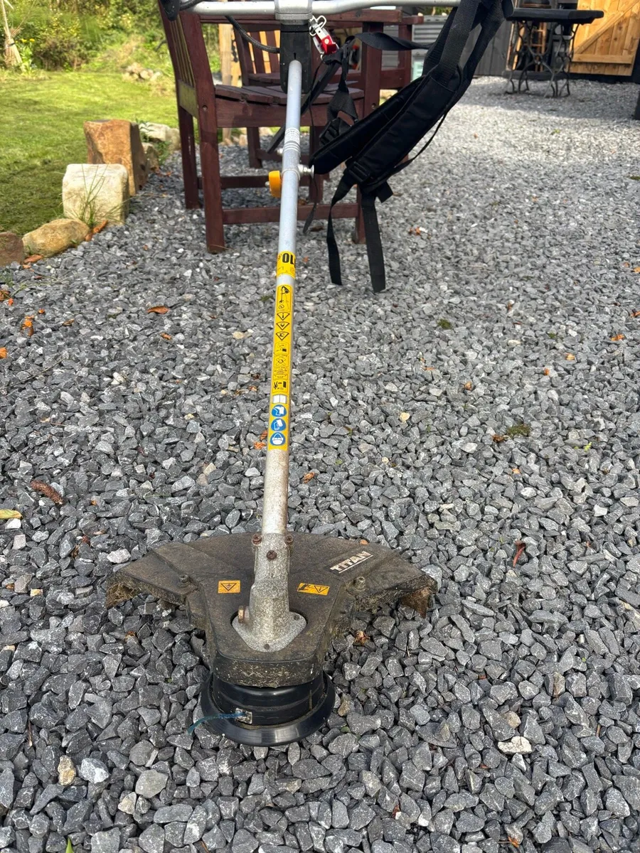 Petrol Strimmer/bush cutter - Image 2