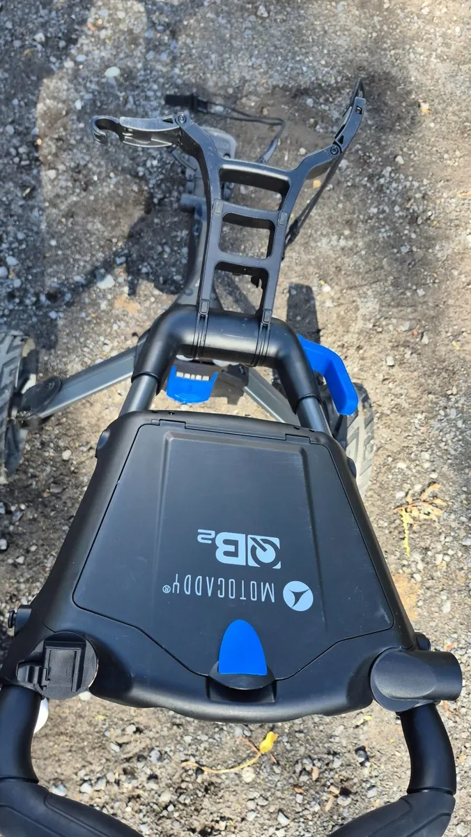 Motocaddy bag and trolley for sale - Image 2