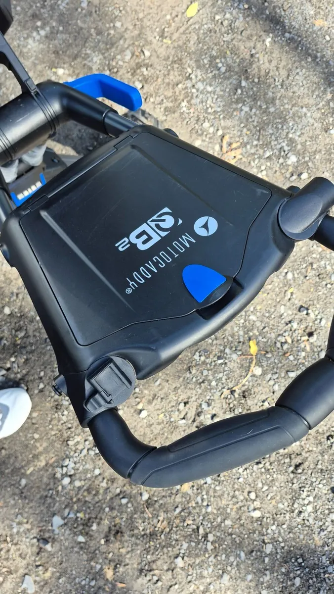 Motocaddy bag and trolley for sale - Image 4
