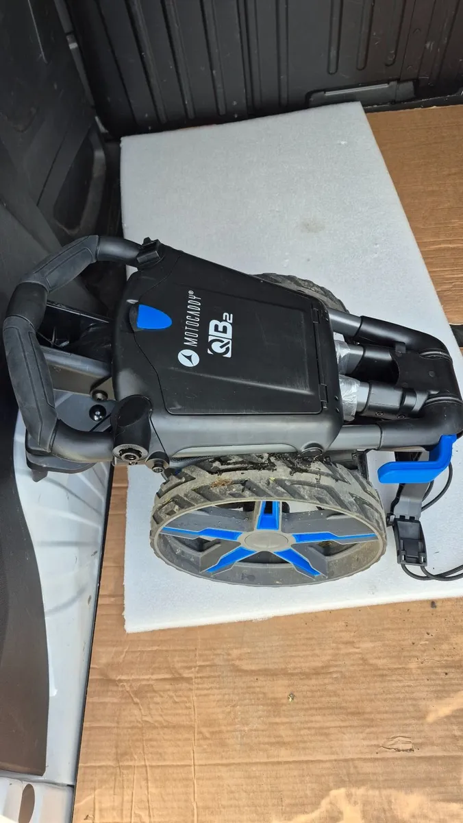 Motocaddy bag and trolley for sale - Image 3