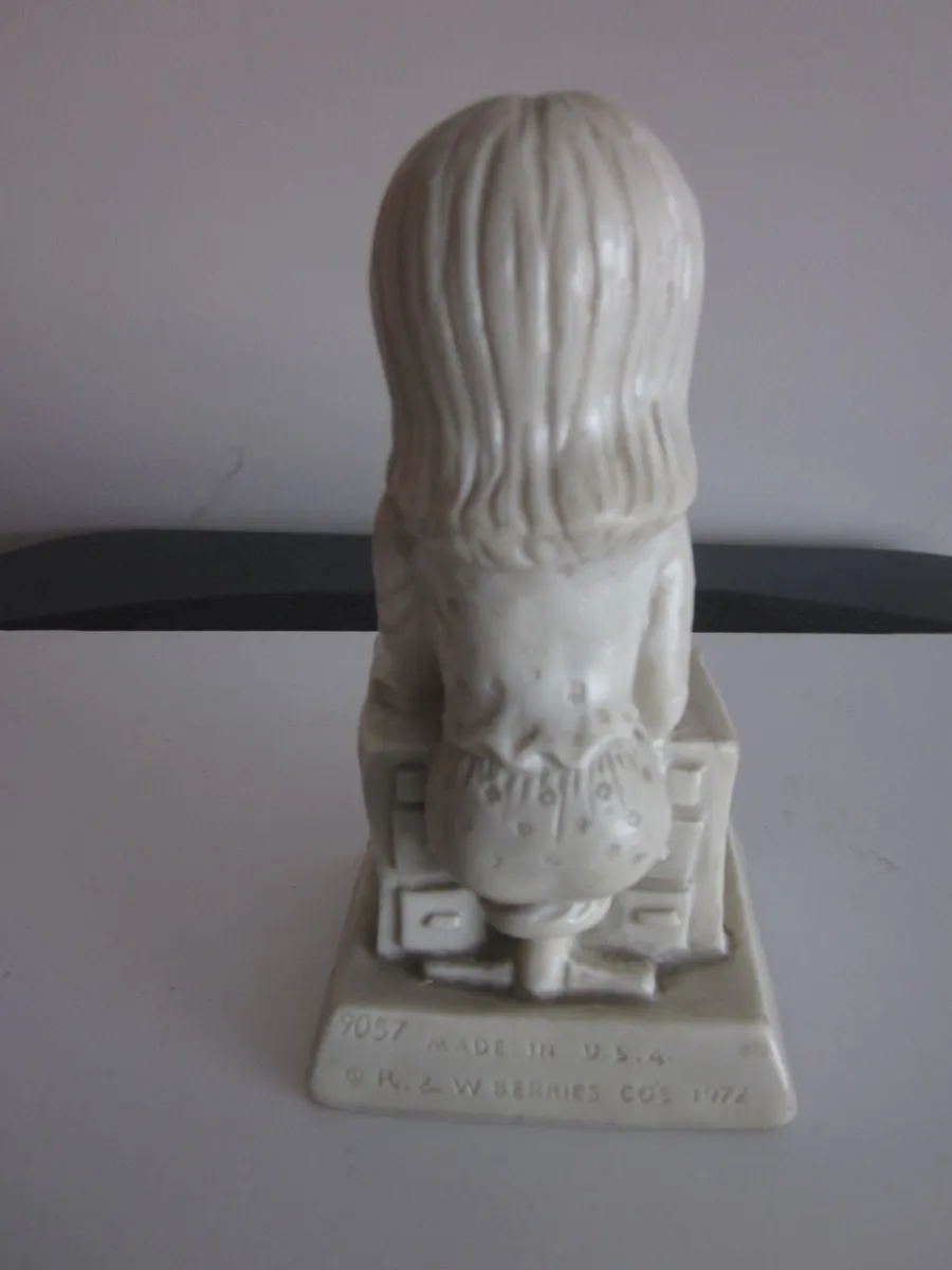 Vintage R & W Berries Cos Figurine Collectible Fig - Image 3