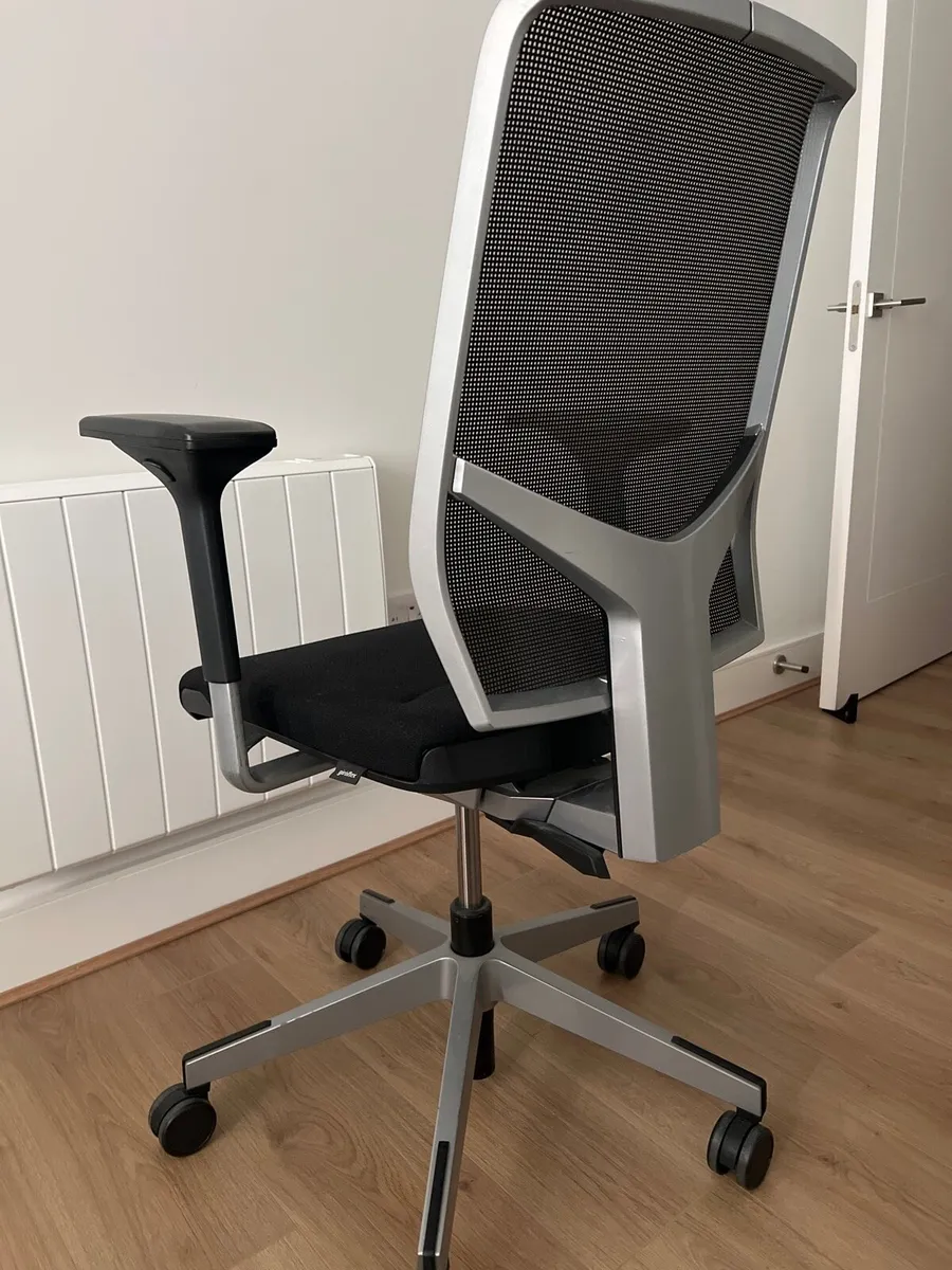 Office chair very good condition - Image 4
