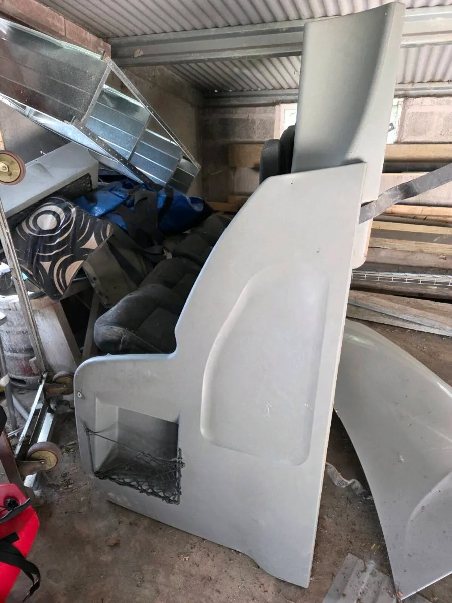 Crew cab seats - Image 3