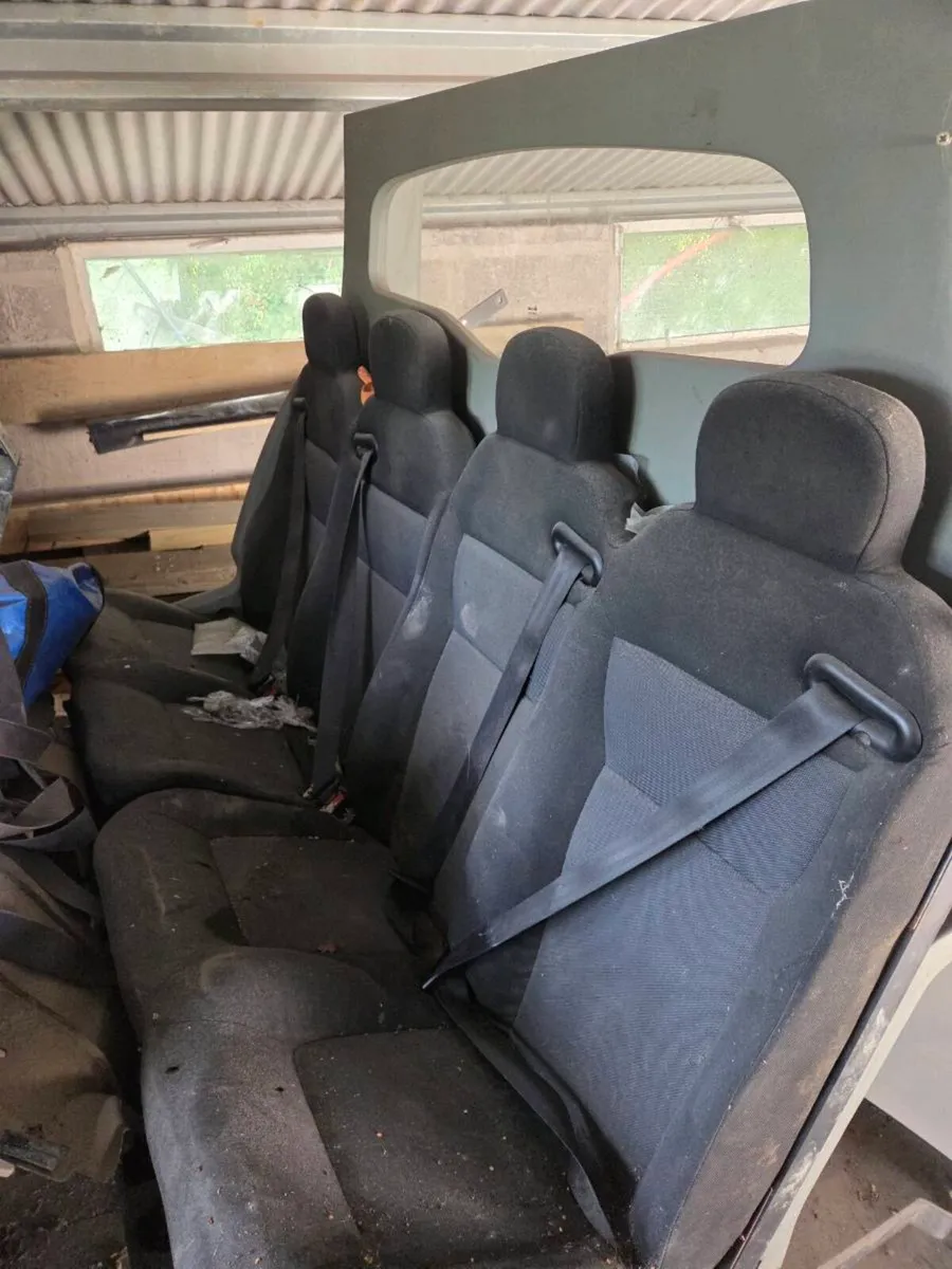 Crew cab seats - Image 1
