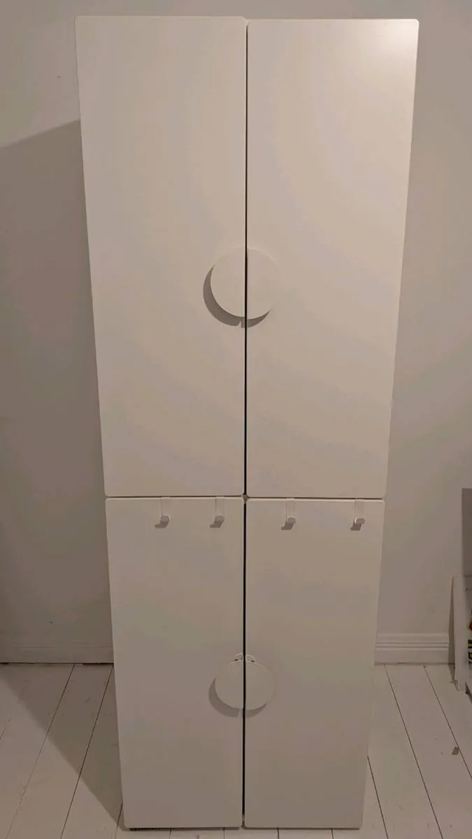 Kids wardrobe - Image 1