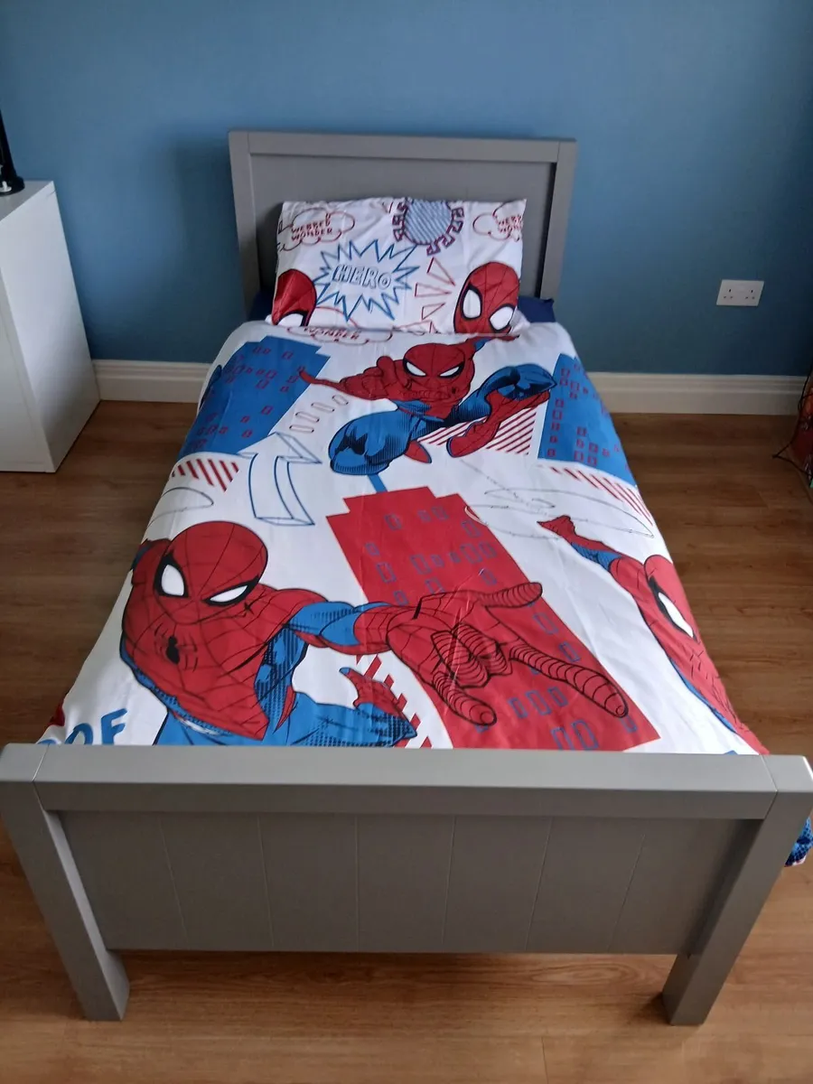 Bed - Image 1
