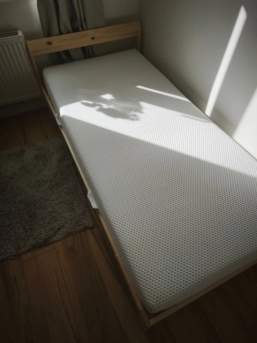 Bed - Image 1