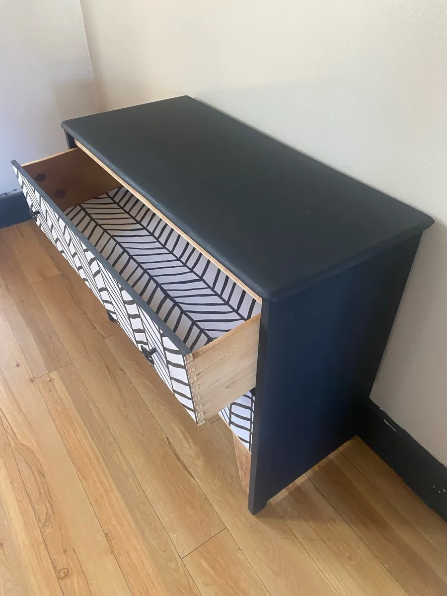 Chest of drawers - Image 2