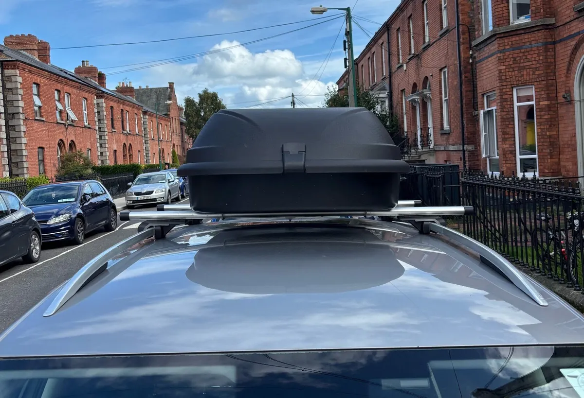 Roof box and bars - Image 2