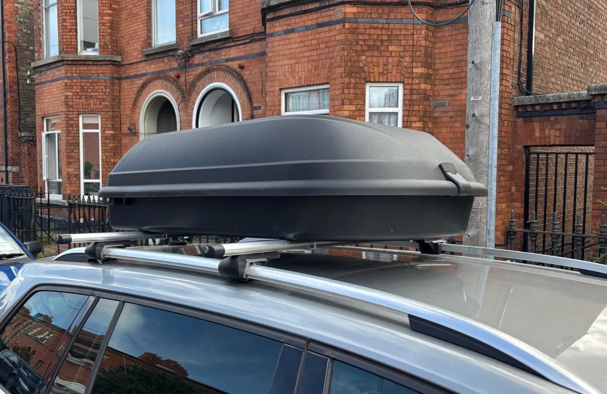 Roof box and bars - Image 1