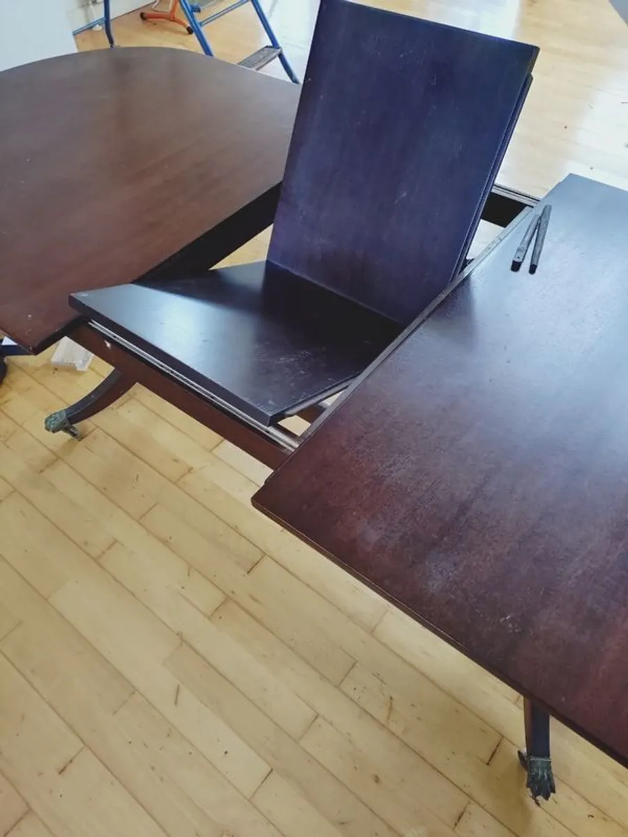 Mahogany dining table with fold-out leaf - Image 2