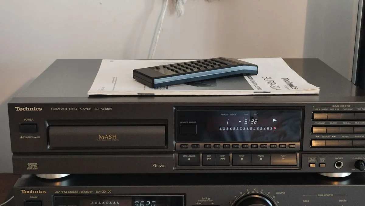 TECHNICS SL-PG420A, CD Player. Like New. Remote! - Image 1