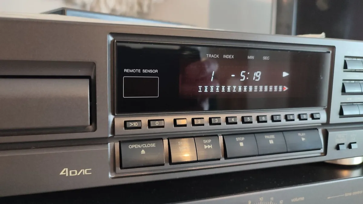 TECHNICS SL-PG420A, CD Player. Like New. Remote! - Image 2