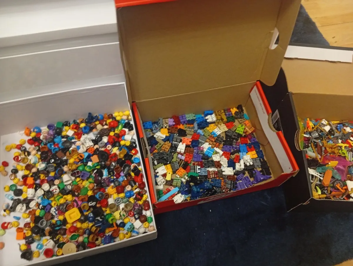 120 Lego mini figures plus a boxes of spare parts - Image 4